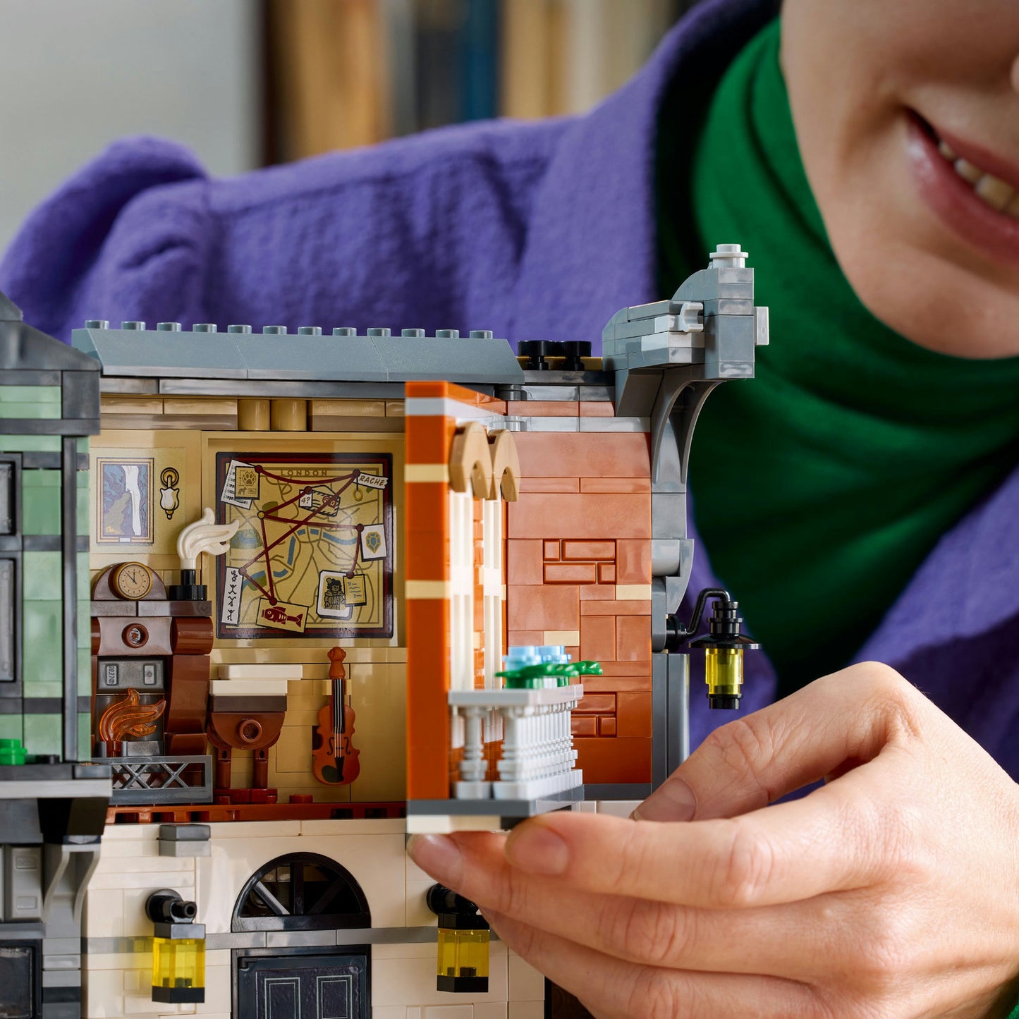 10351 LEGO® Icons Sherlock Holmes: Book Nook Kit, Bookshelf Décor Building Set
