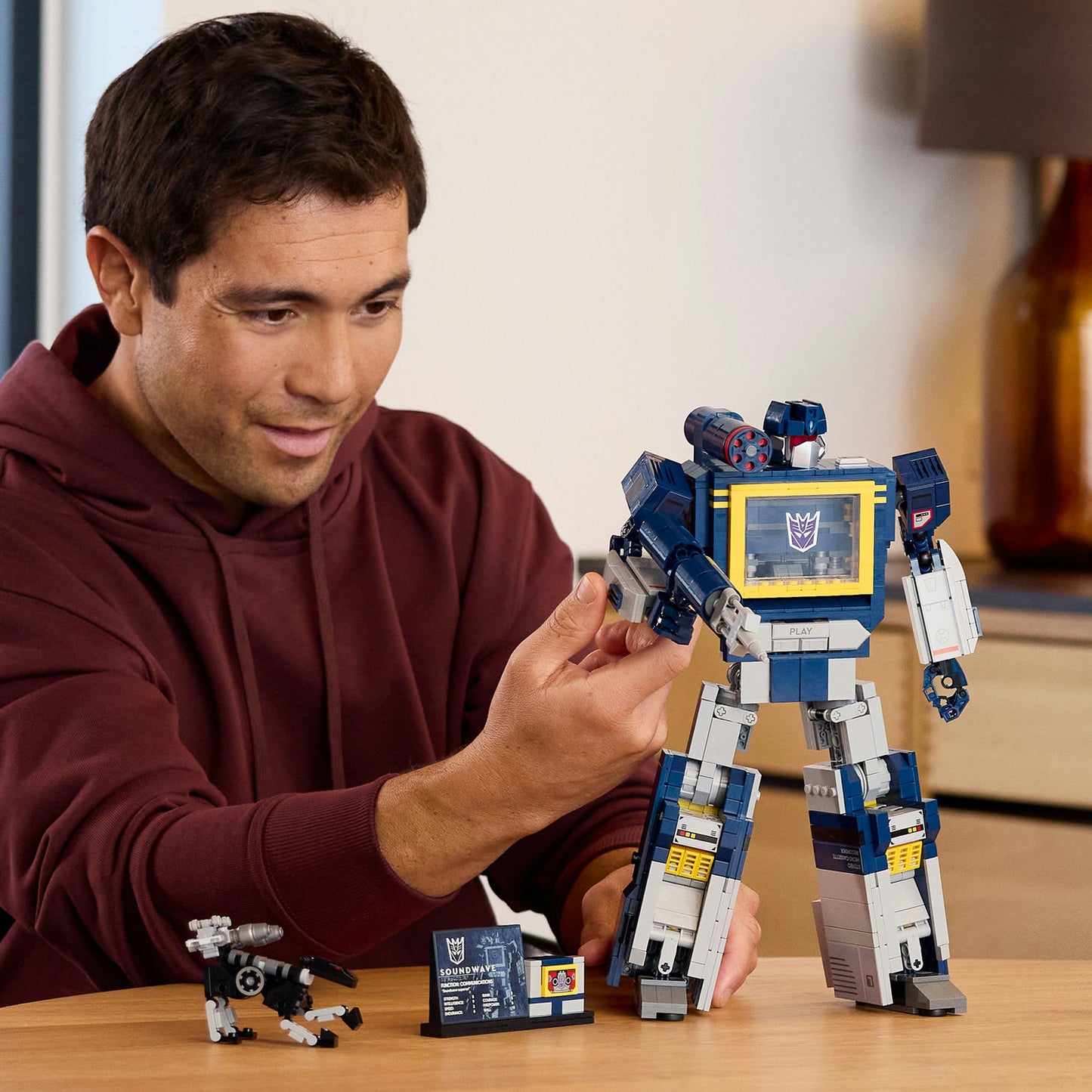 10358 Transformers: Soundwave