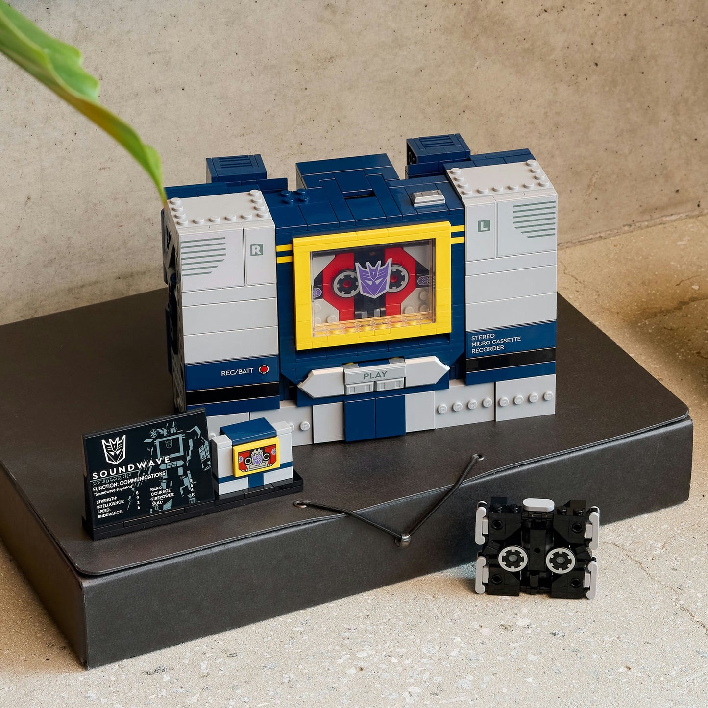 10358 Transformers: Soundwave