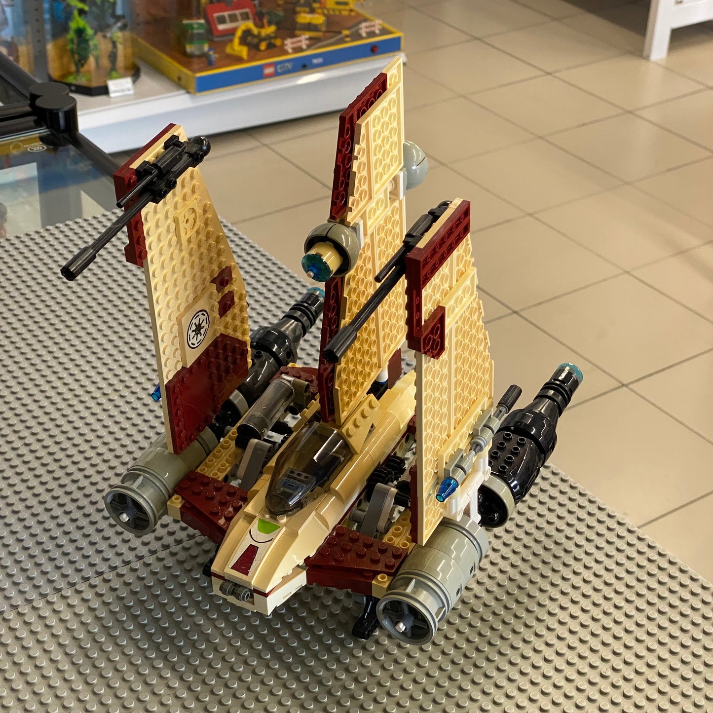 LEGO 7674 V-19 Torrent