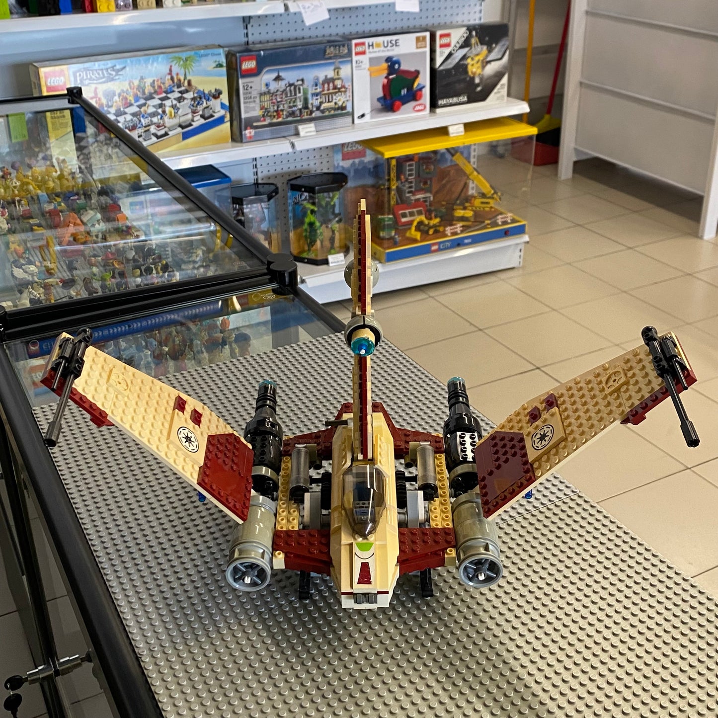 LEGO 7674 V-19 Torrent