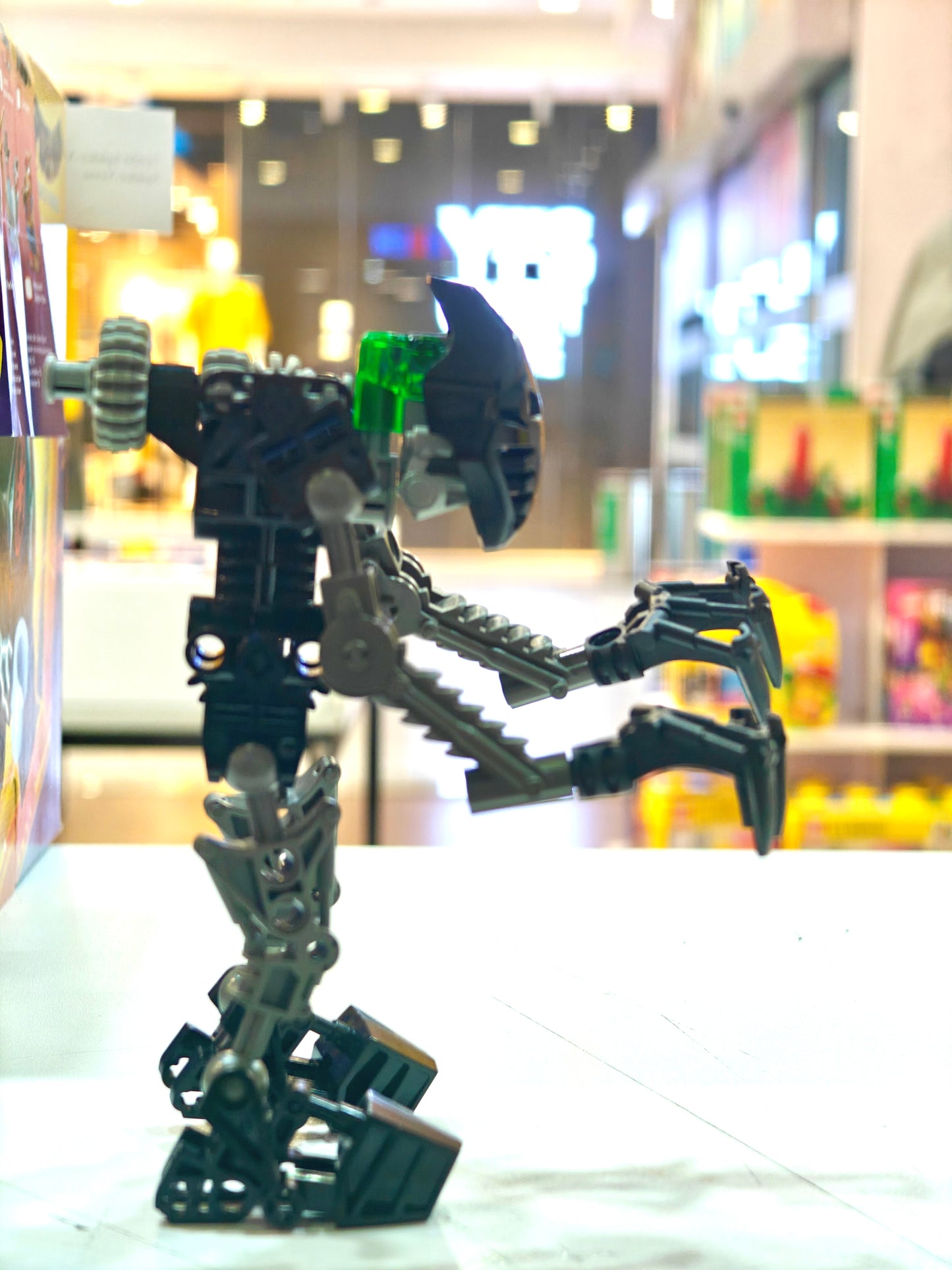 8532 LEGO Bionicle Onua (Year 2001)