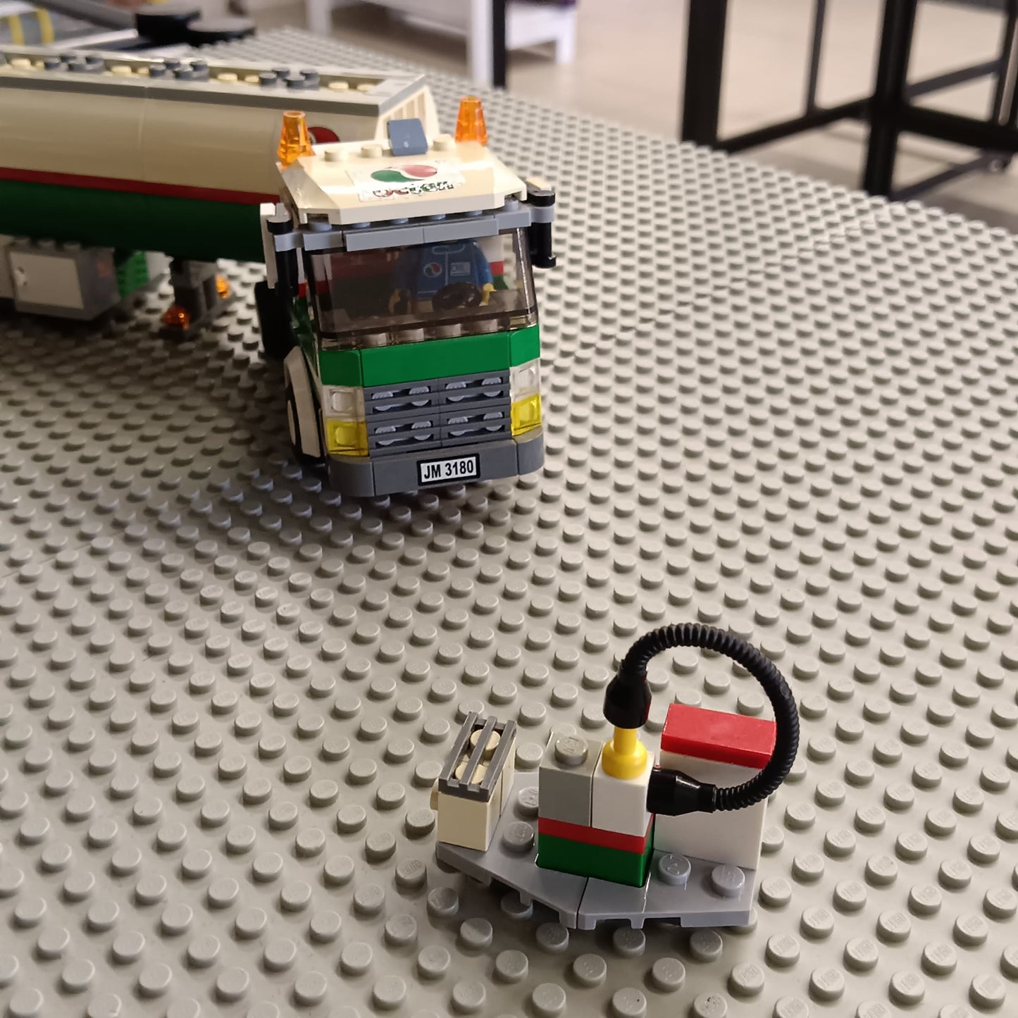 LEGO 3180 Tank Truck