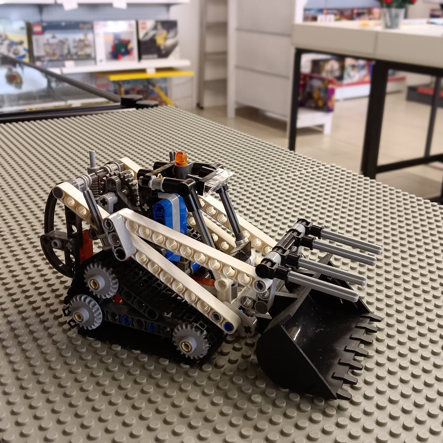 LEGO 42032 Compact Tracked Loader