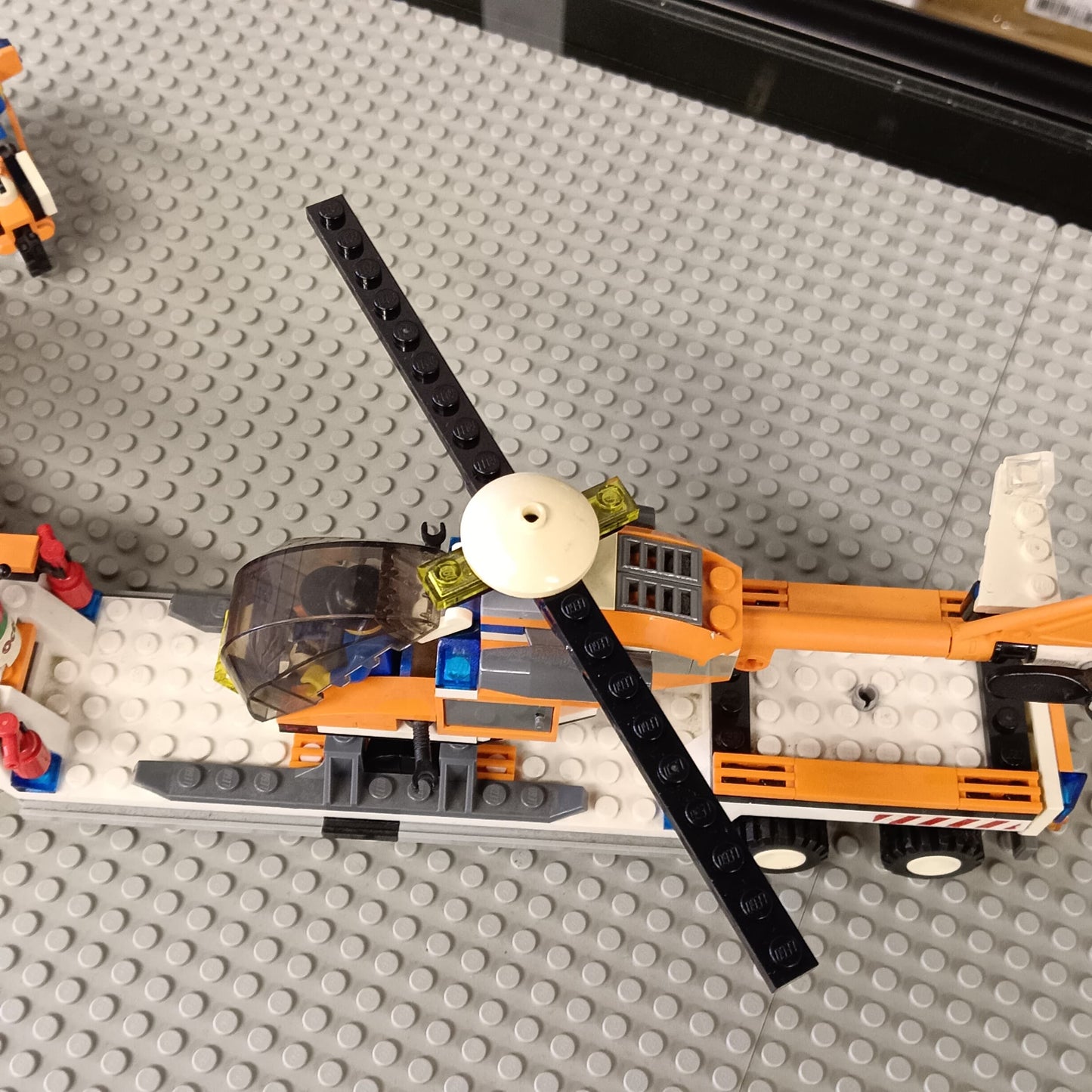 LEGO 7686 Helicopter Transporter