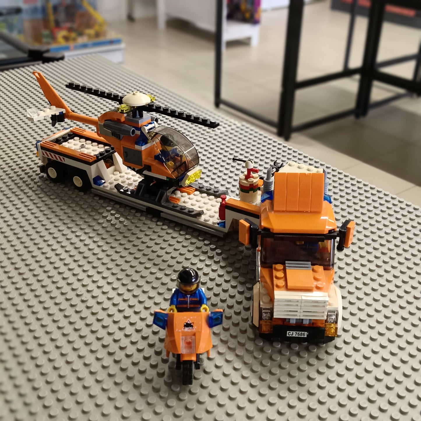 LEGO 7686 Helicopter Transporter
