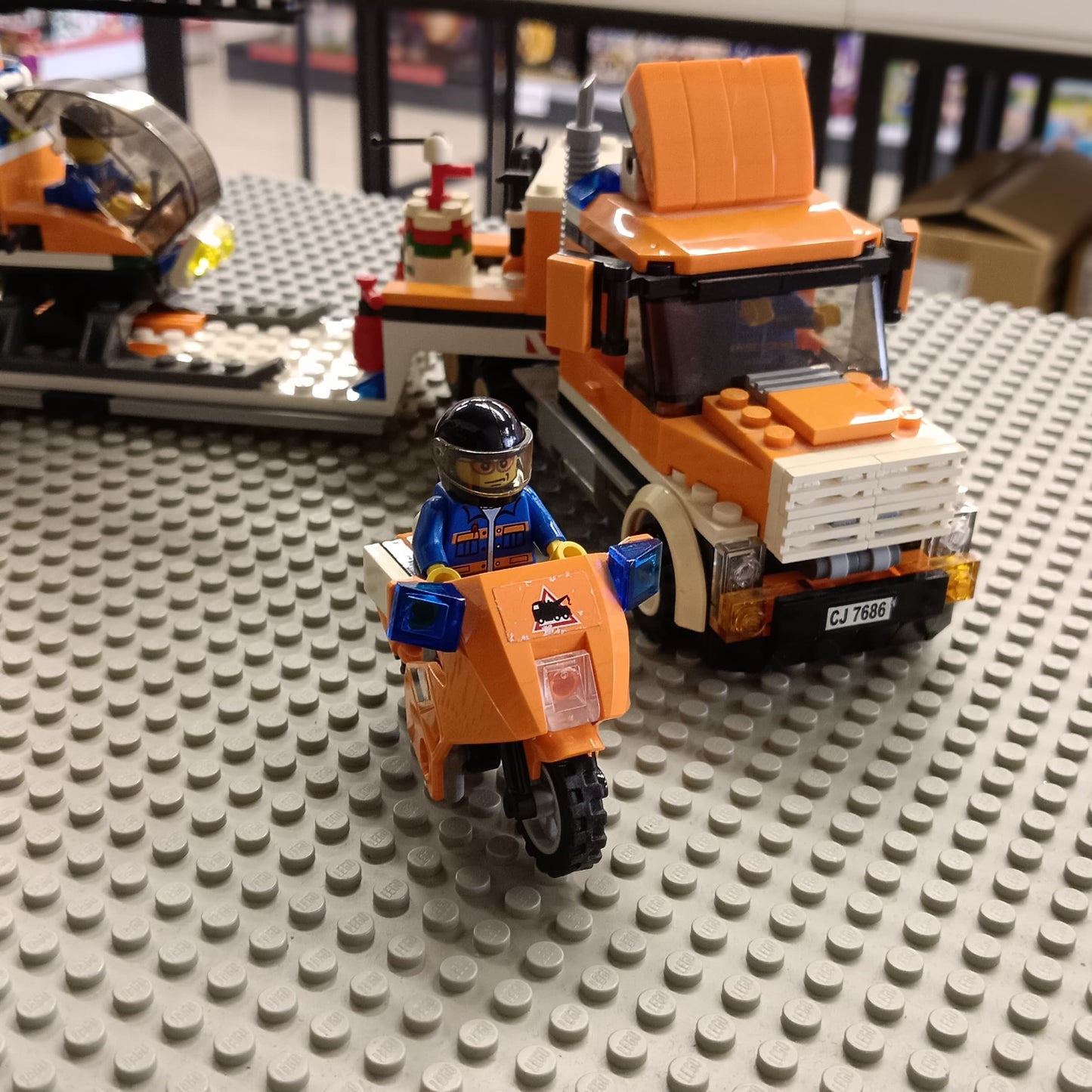 LEGO 7686 Helicopter Transporter