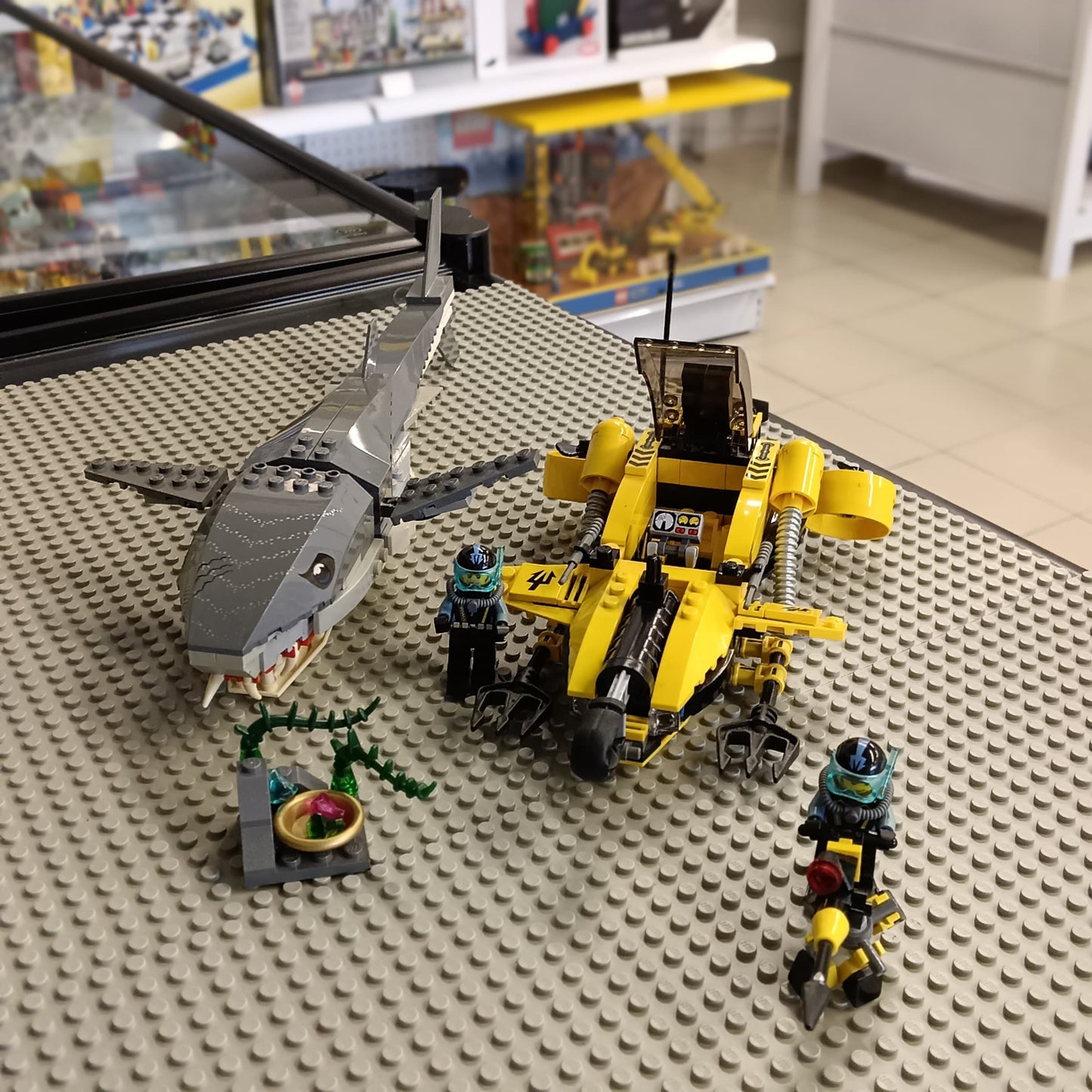 LEGO 7773 Tiger Shark Attack
