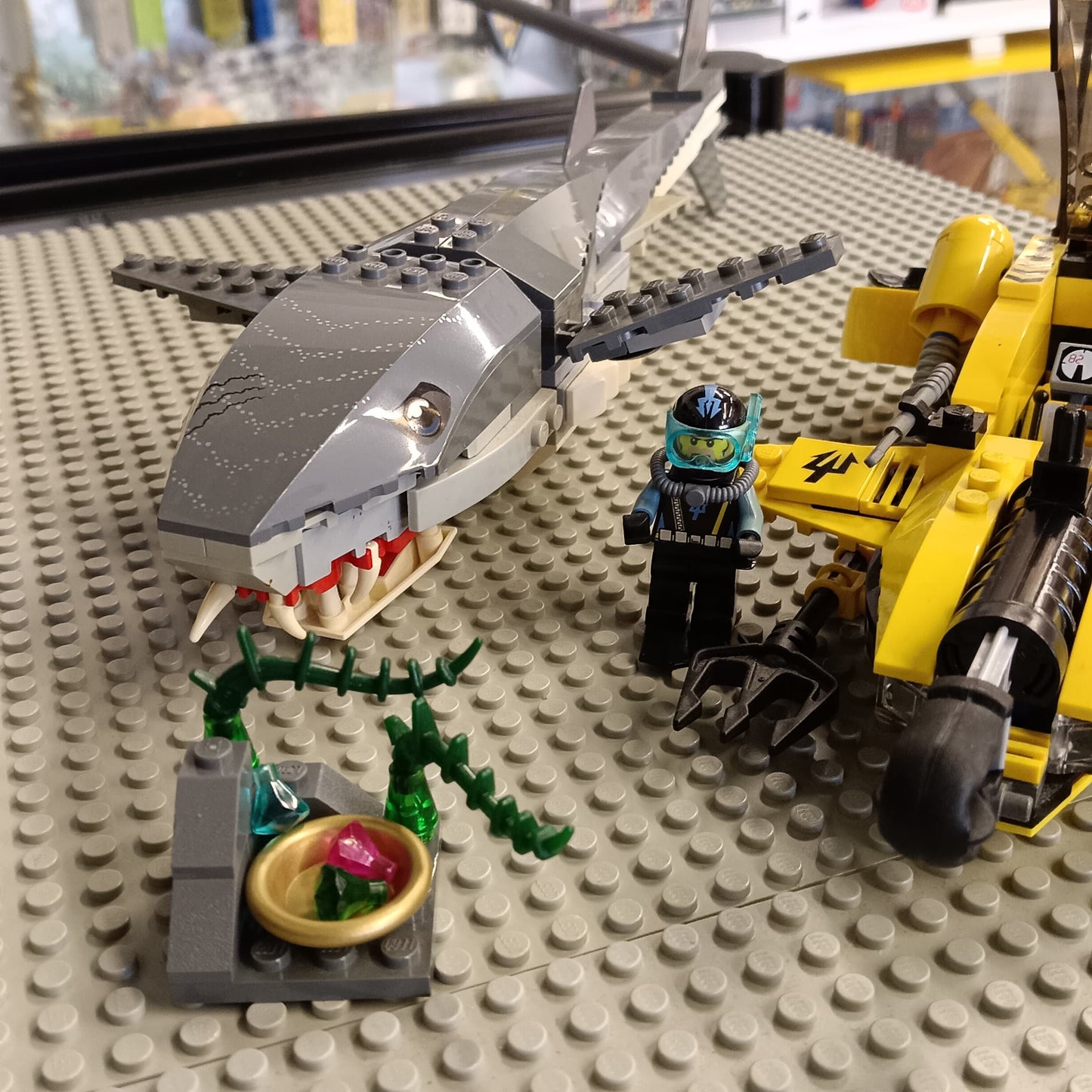 LEGO 7773 Tiger Shark Attack