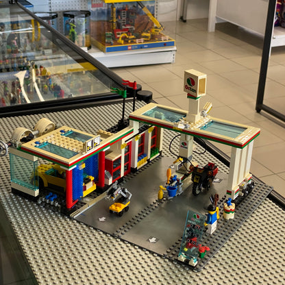 LEGO 7993 Service Station
