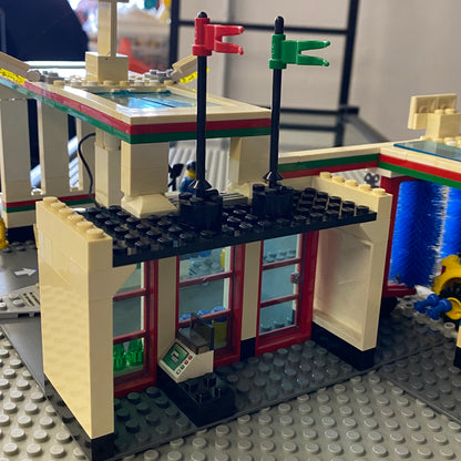 LEGO 7993 Service Station