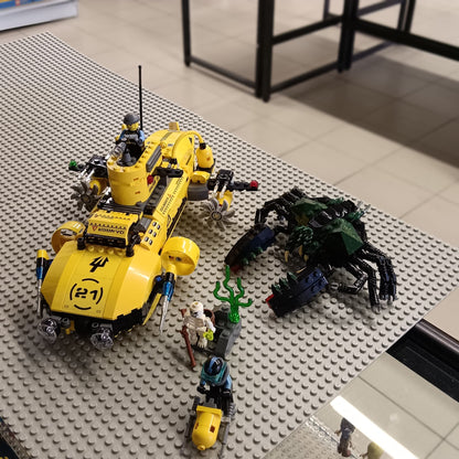 LEGO 7774 Crab Crusher