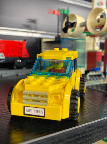 LEGO 7993 Service Station
